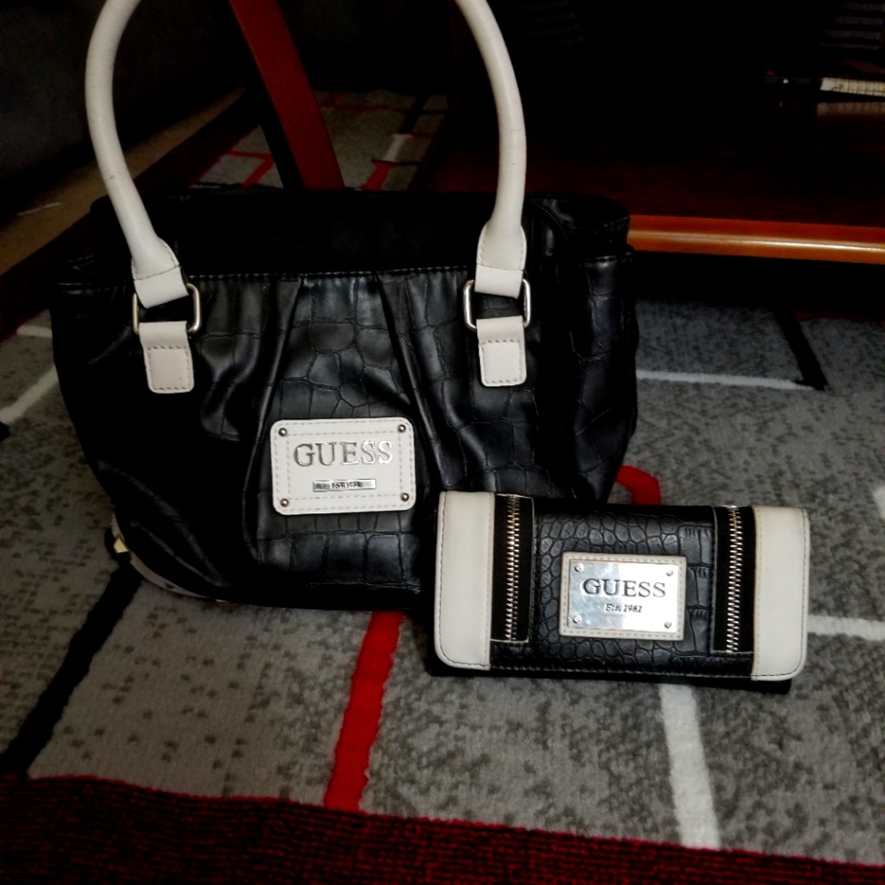 Guess purse and wallet set